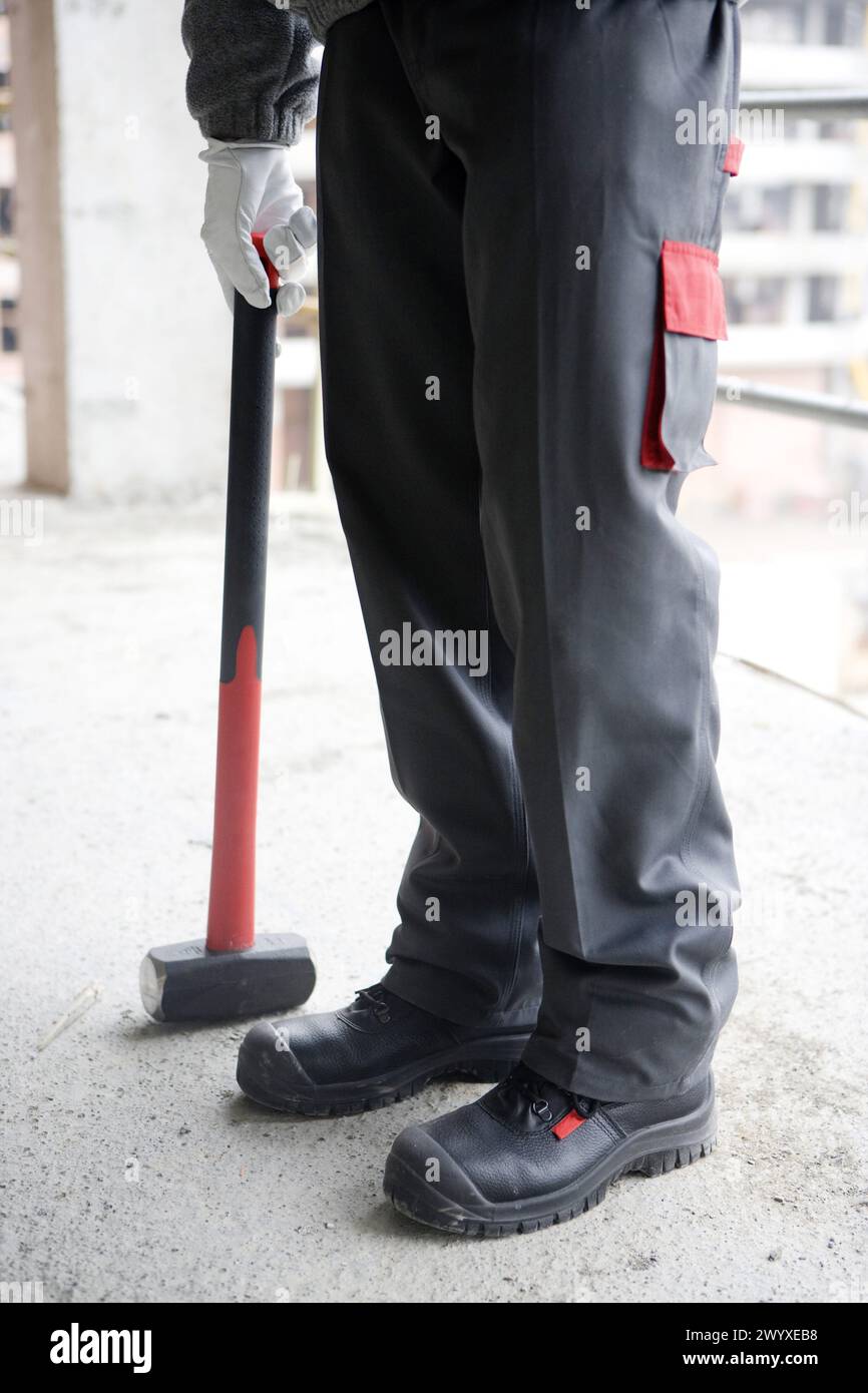 Workers with mace, housing construction Stock Photo Alamy
