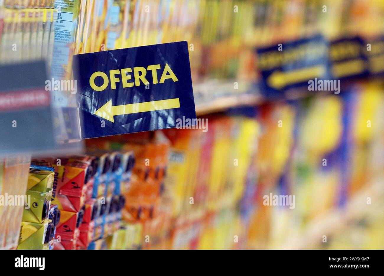 Soft drinks section hi-res stock photography and images - Alamy