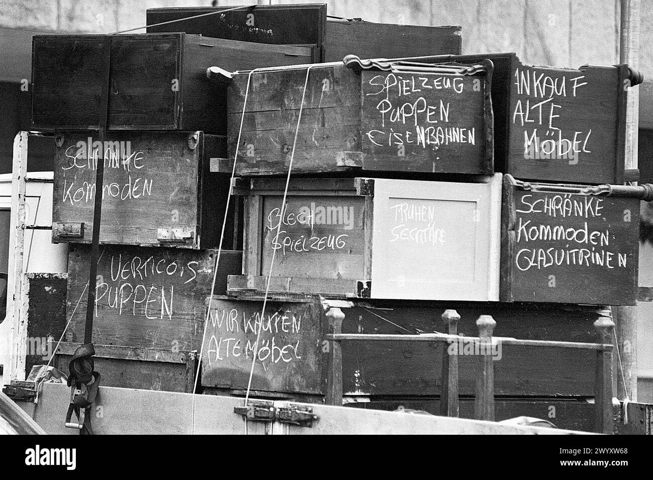 Antikmobelhandler hi-res stock photography and images - Alamy