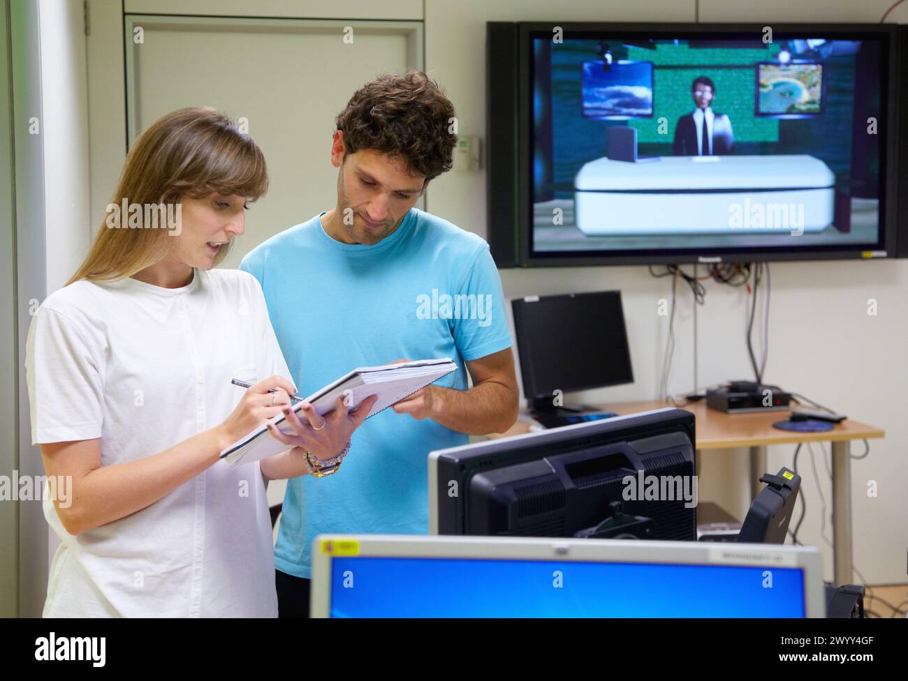 Computer Tv Stylist Computer tv avatar man woman male hi-res stock photography and images ...