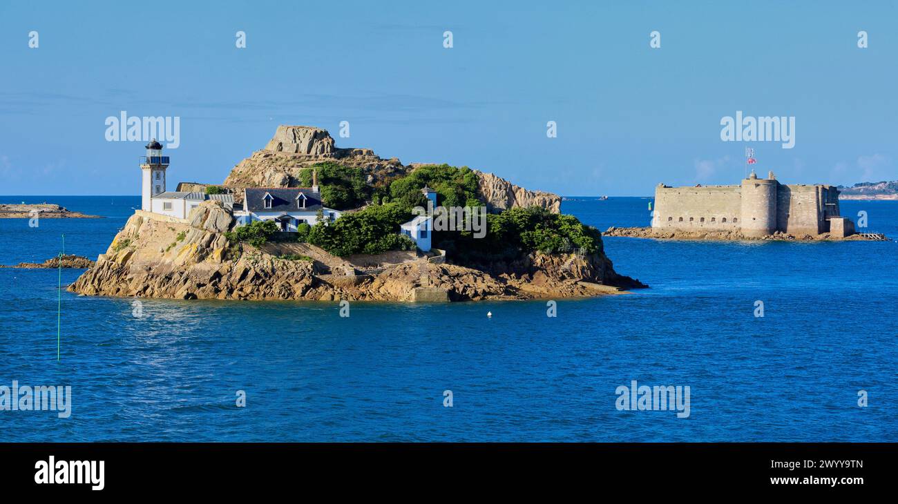 Lighthouse Louet Island, Chateau du Taureau, Carantec, Morlaix Bay, Finistère, Bretagne, Brittany, France. Stock Photo