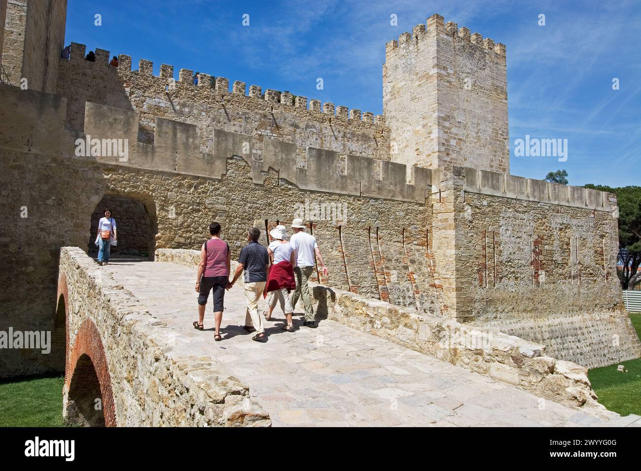 Visiting Sao Jorge Castle Hi res Stock Photography And Images Alamy visiting-sao-jorge-castle-hi-res-stock-photography-and-images-alamy
