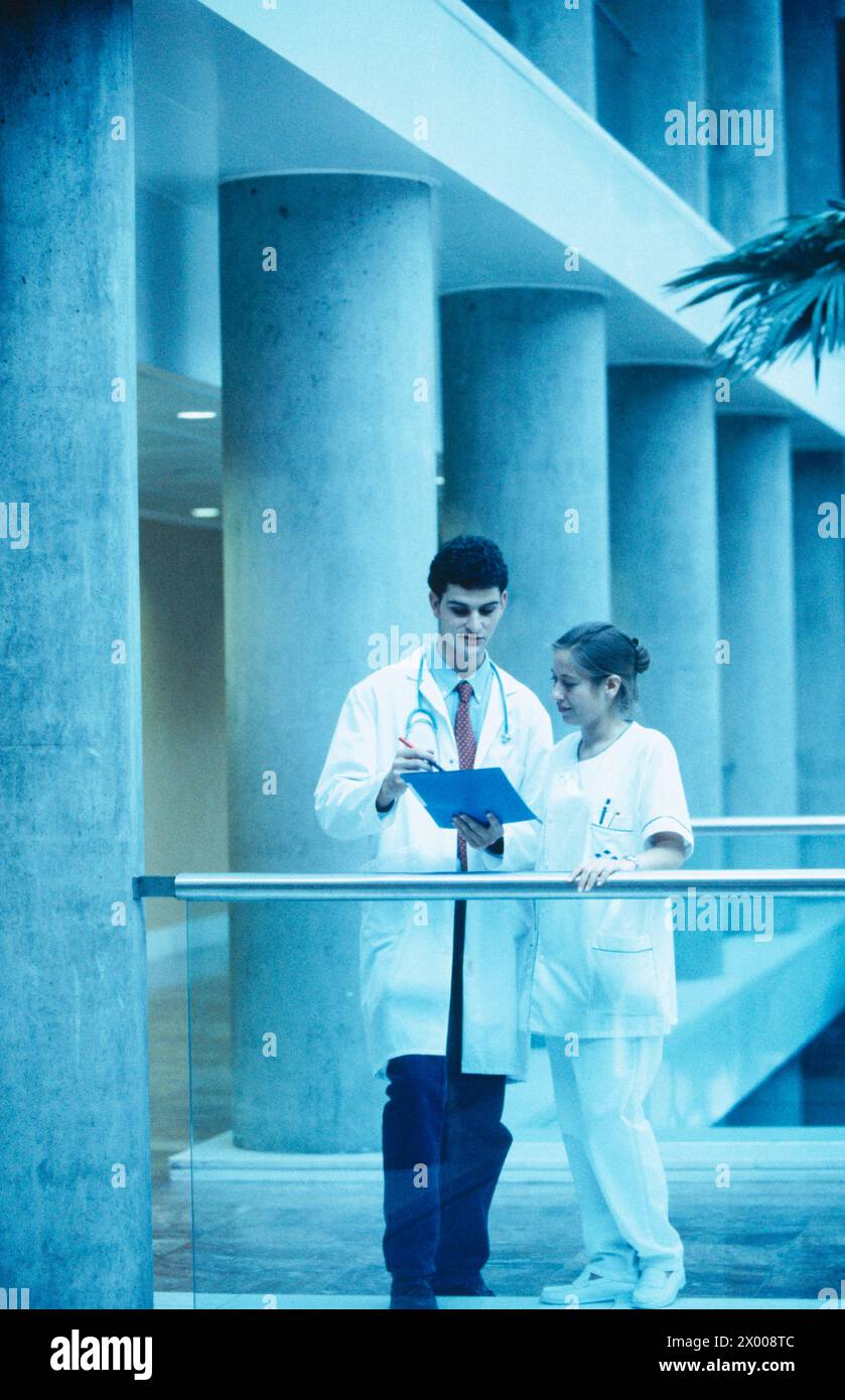 Doctor explaining medical reports hi-res stock photography and images ...