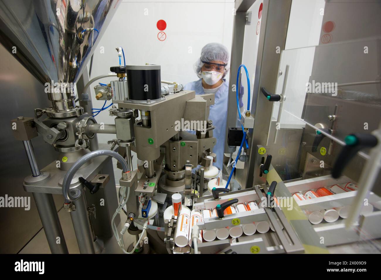 Technical monitoring under a dispensing process and closing of a gel ...