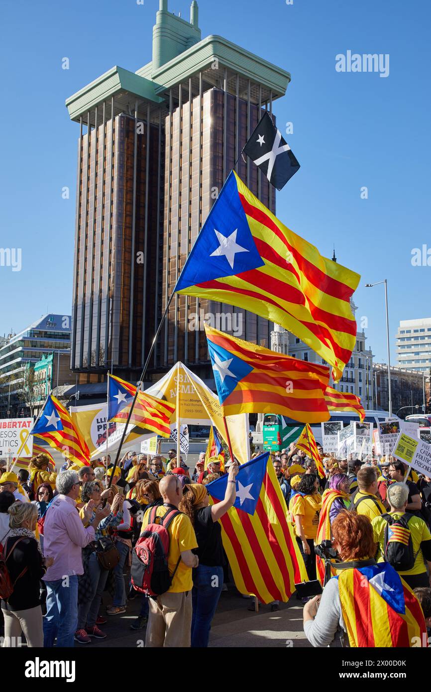 Manifestation of Catalans demanding independence, Flags of Catalonia ...