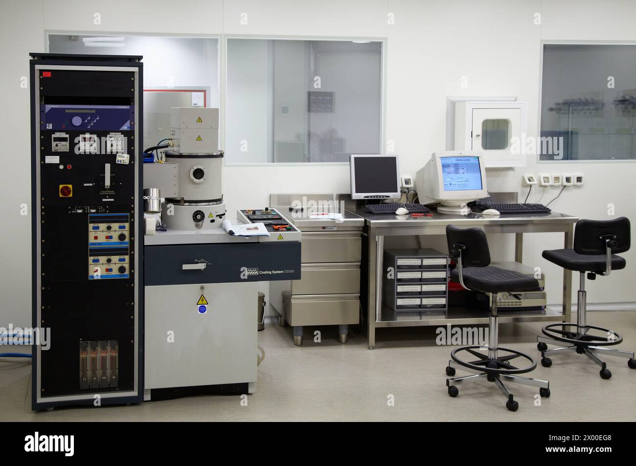 Coating silicon wafers hi-res stock photography and images - Alamy