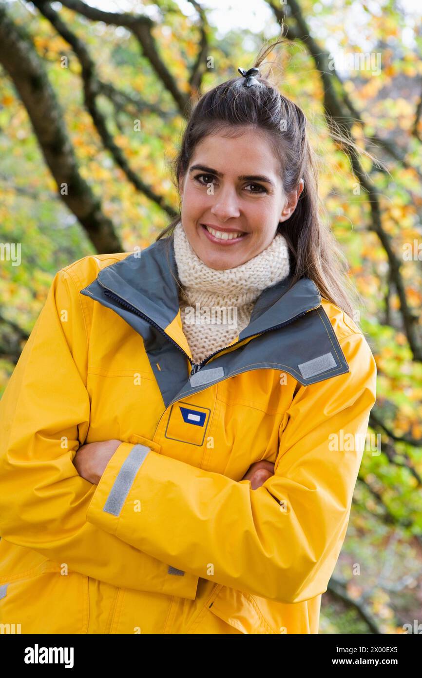 Sport woman arms crossing hi-res stock photography and images - Alamy