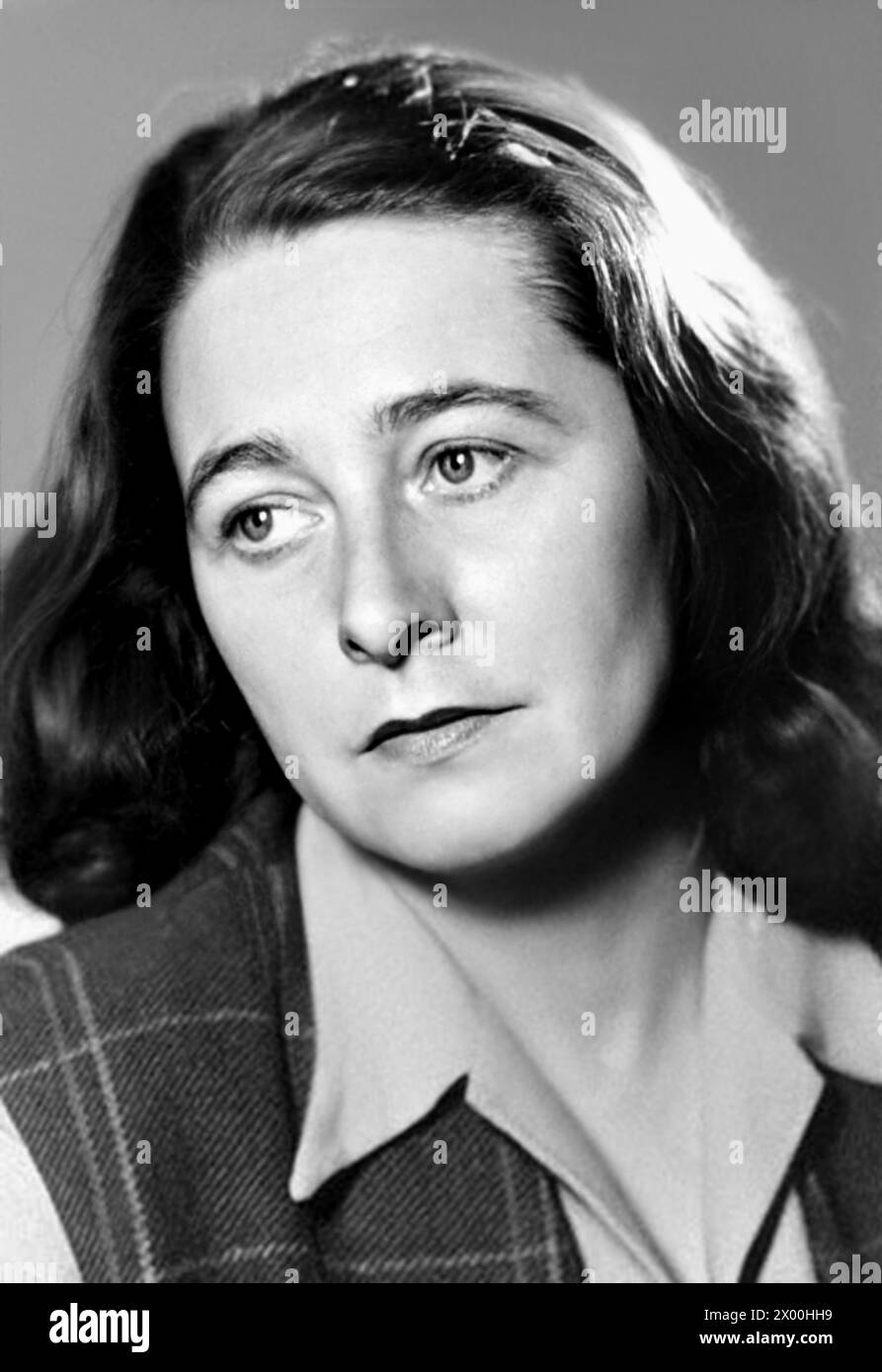 1930 c., GERMANY : The german woman writer and journalist MARGARETE BUBER-NEUMANN ( born Thüring , 1901 – 1989 ), author of book ' Milena 'on the life of writer Milena Jesenská ( 1896 – 1944 ), the friend of Franz Kafka who Margarete know in Ravensbrück Nazist concentration camp . Unknown photographer .- BUBER NEUMANN - SCRITTORE - SCRITTRICE - LETTERATURA - LITERATURE - letterato - GERMANIA - prigioniero politico ---  Archivio GBB Stock Photo