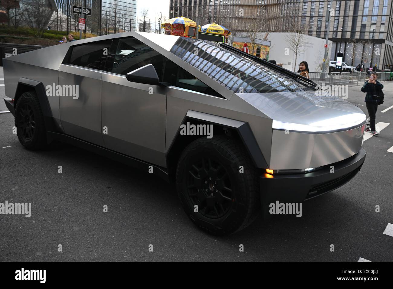¿Llegará El Tesla Cybertruck A Madrid En 2024?  Descubre La Verdad. - j8brrr5