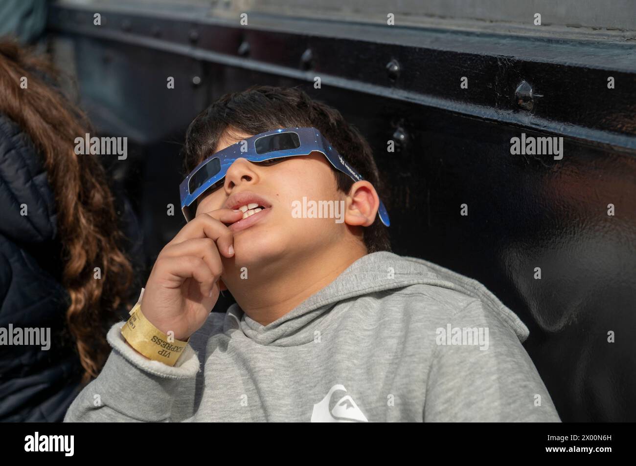 New York, New York, USA. 8th Apr, 2024. (NEW) Solar Eclipse 2024 in New York City. April 08, 2024, New York, New York, USA: A boy wearing protective glasses views the partial solar eclipse from the 86th floor Observation deck of the Empire State Building on April 8, 2024 in New York City. With the first solar eclipse to pass through North America in seven years, New York City was not in the path of totality, with only 90% of the sun covered by the moon; the next eclipse visible in the United States will be in 2044. (Credit: M10s/TheNews2) (Foto: M10s/Thenews2/Zumapress) (Credit Ima Stock Photo