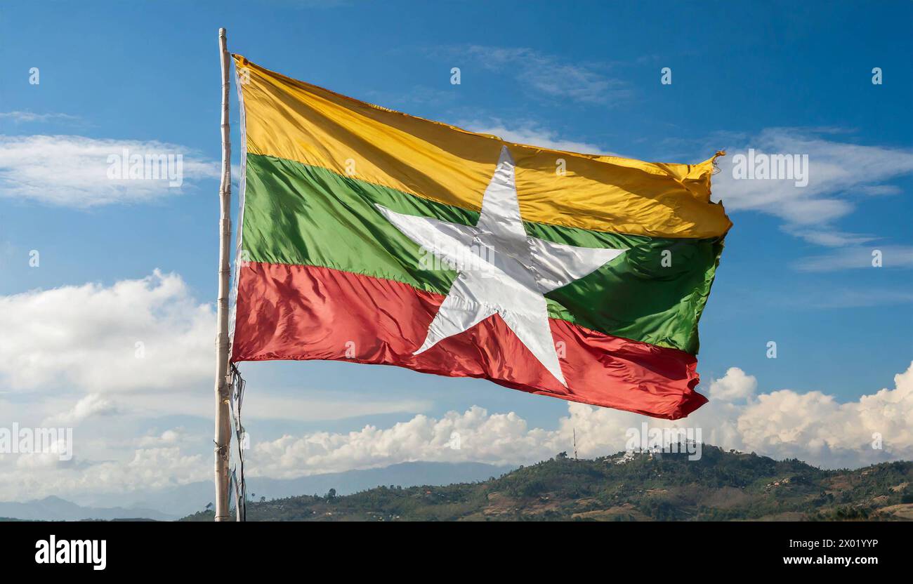 Fahnen, die Nationalfahne von Myanmar flattert im Wind Stock Photo