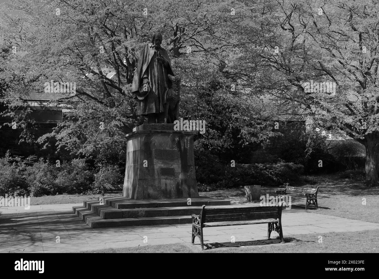 The statue of Alfred Lord Tennyson, Lincoln cathedral, Lincoln City, Lincolnshire County, England, UK Stock Photo