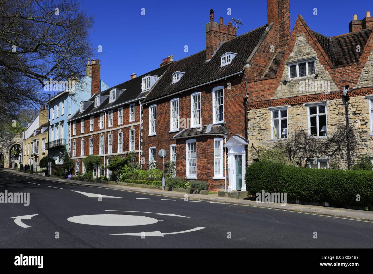 View of houses along Minster Yard, Pottergate, Lincoln City, Lincolnshire, England, UK Stock Photo