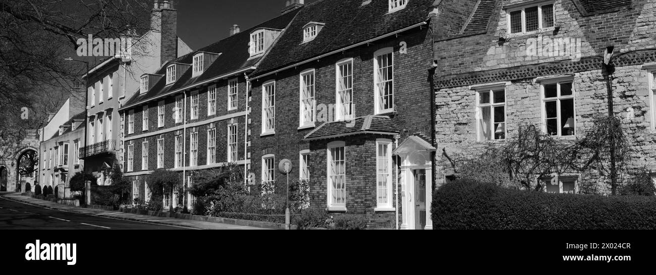 View of houses along Minster Yard, Pottergate, Lincoln City, Lincolnshire, England, UK Stock Photo