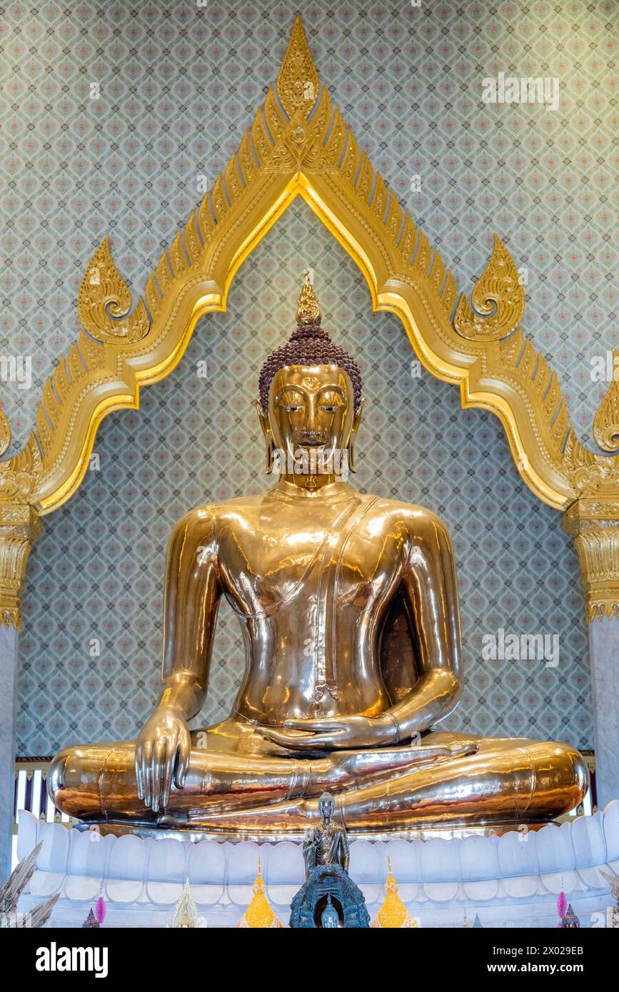 Golden buddha of wat traimit withayaram worawihan hi-res stock ...