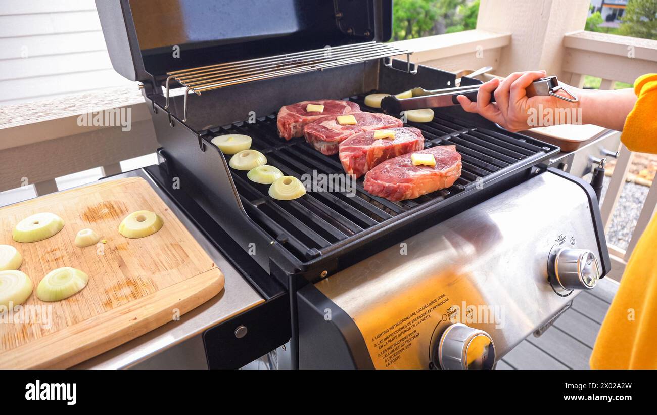 Two burner gas grill hi-res stock photography and images - Alamy