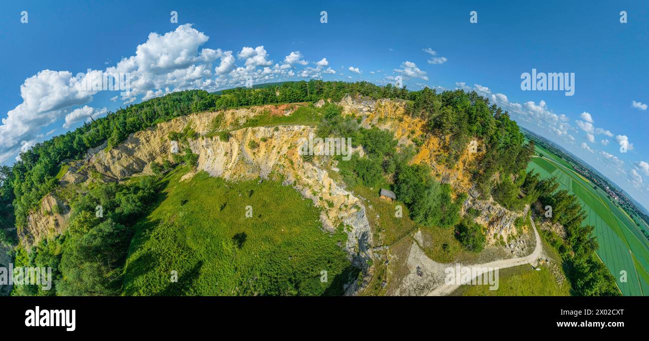 Ausblick auf den Erlebnissteinbruch Lindle bei Holheim am südlichen Kraterrand des Nördlinger Ries Geopark Ries - Blick in den Erlebnis-Steinbruch Lin Stock Photo