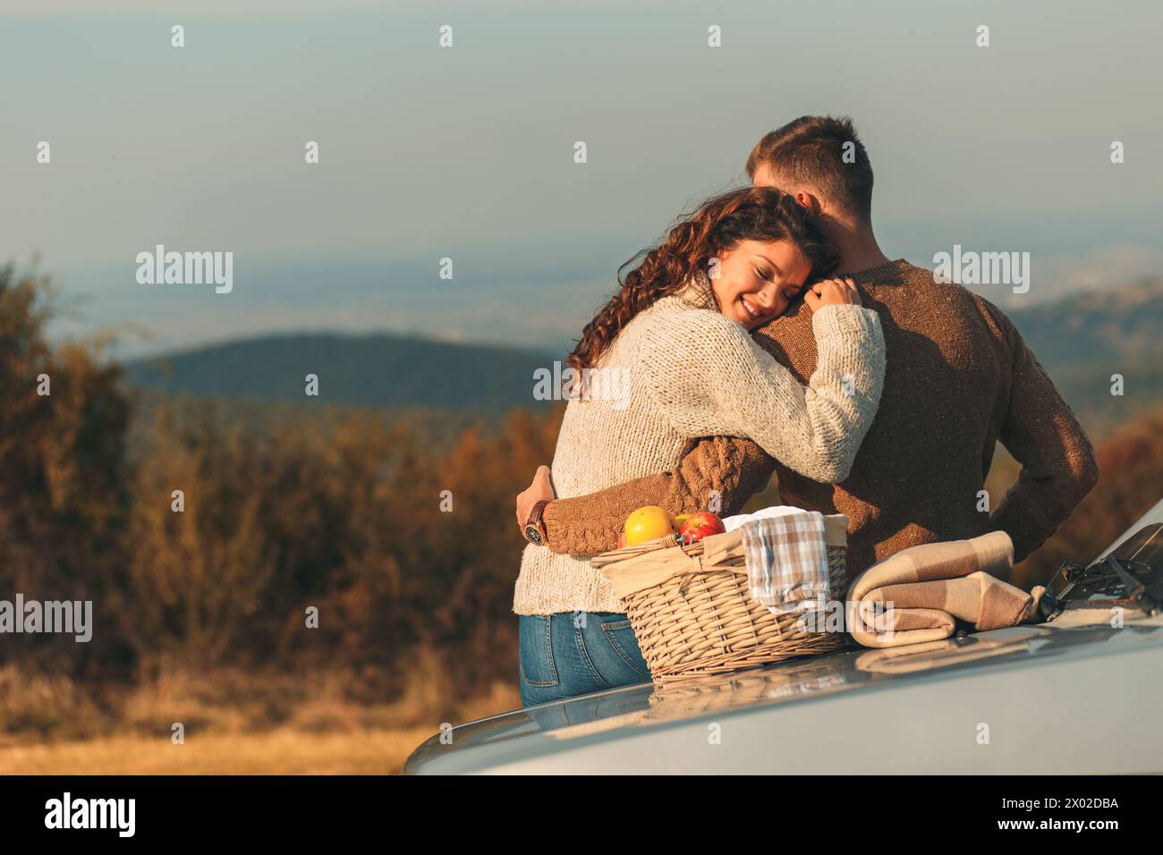 Two people sitting on picnic hi-res stock photography and images - Alamy