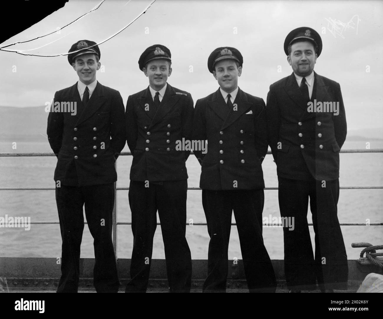 MIDGET SUBMARINES. 17 AND 18 DECEMBER 1944, ROSYTHESAY BAY. MIDGET SUBMARINE OFFICERS, MEN, CRAFT, AND PARENT SHIP. - Midget Craft Crew. Left to right: Sub Lieut D V M Jarvis, RNVR, Cork, diver; Lieut J V Terry-Lloyd, MBE, SANF, Port Elizabeth, Commanding Officer; Sub Lieut A J Renouf, RNVR, Epsom, Surrey; ERA F Stanton, Bath Stock Photo