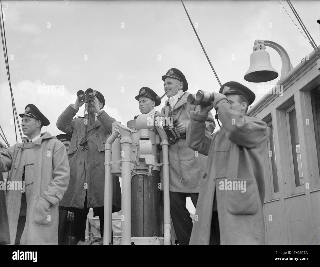 THE BRITISH CORVETTE, HMS DIANTHUS, LANDS PRISONERS FROM A GERMAN U