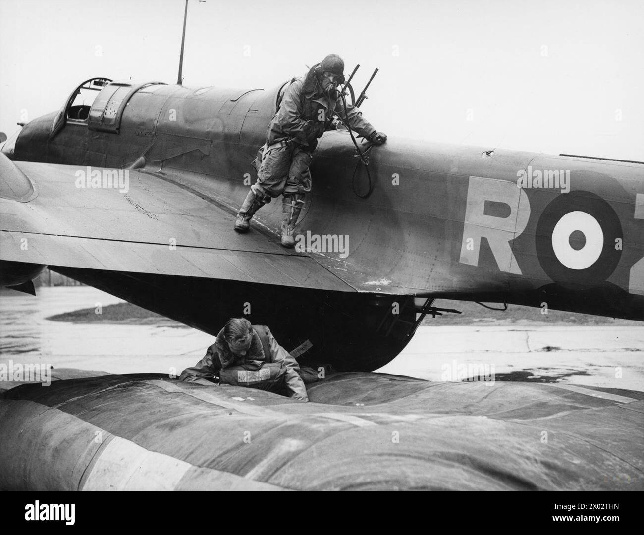 RAF BOMBER COMMAND - The crew of a Handley Page Hampden of No. 206 Squadron practise bale out drill at Finningley, Yorkshire, early 1940 Stock Photo