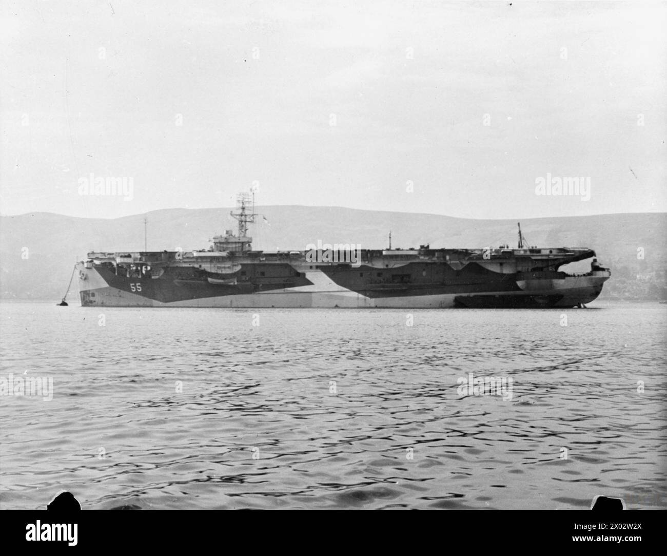 HMS SMITER, BRITISH ESCORT CARRIER. 17 AUGUST 1944, GARELOCH. - Broadside view of the SMITER Stock Photo