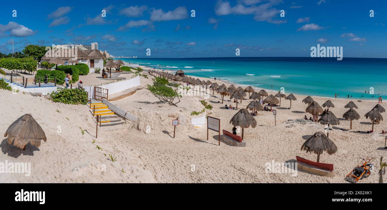 View of long white sandy beach at Playa Delfines, Hotel Zone, Cancun, Caribbean Coast, Yucatan Peninsula, Mexico, North America Stock Photo