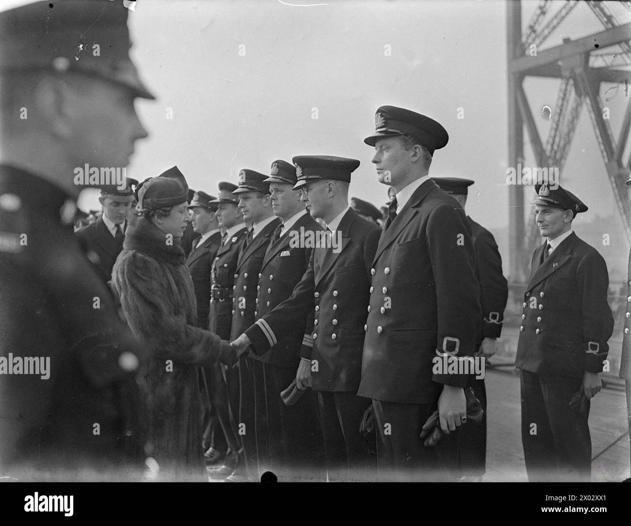 HRH THE PRINCESS ROYAL VISITS ROSYTH AND INSPECTS HMS PRINCE OF WALES. 1941. - The Princess Royal shaking hands with officers during her visit to HMS PRINCE OF WALES at Rosyth Stock Photo