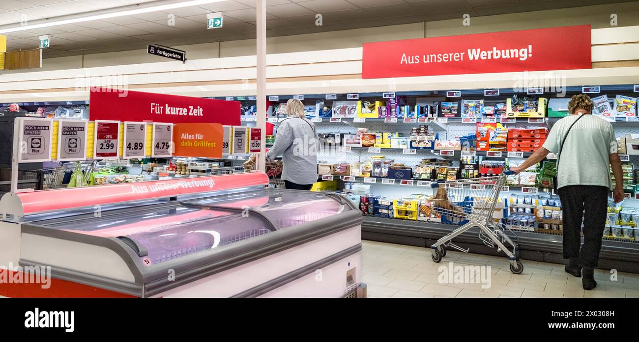 Hamburg, Germany. 09th Apr, 2024. Customers shopping in a LIDL discount