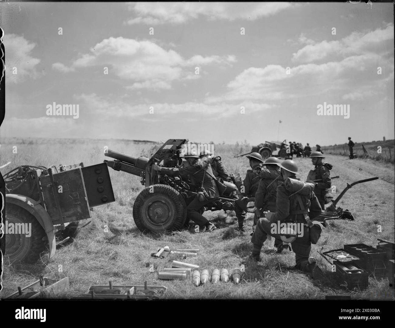 THE BRITISH ARMY IN THE UNITED KINGDOM 1939-45 - 25-pdr guns of 383th ...