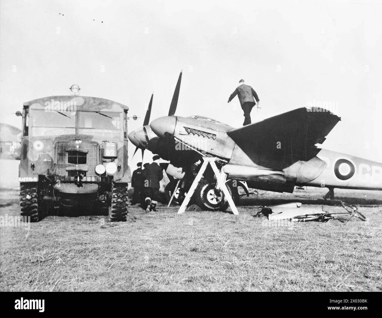 ROYAL AIR FORCE BOMBER COMMAND, 1942-1945. - Operation OYSTER, the daylight attack on the Philips radio and valve works at Eindhoven, Holland, by No. 2 Group. De Havilland Mosquito B Mark IV, DK336, of No. 105 Squadron RAF is prepared for the raid at Marham, Norfolk  Royal Air Force, 105 Squadron, Royal Air Force, 2 Group Stock Photo