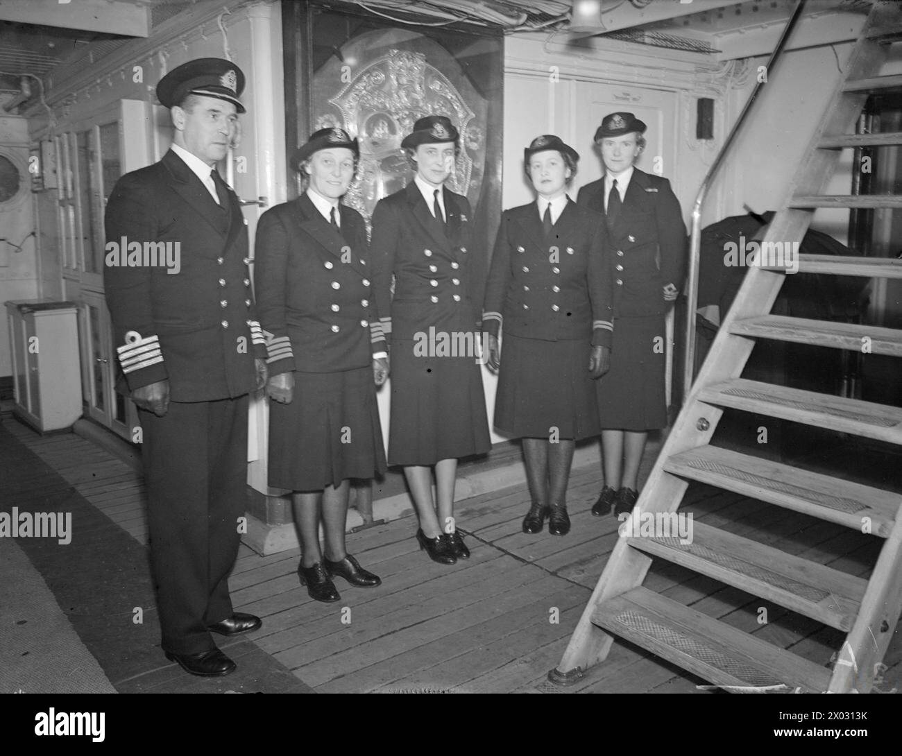 THE DUCHESS OF KENT WITH WRENS IN SCOTLAND. 21 OCTOBER, AT ROSYTH AND GRANTON NEAR EDINBURGH. DURING THE VISIT OF HRH THE DUCHESS OF KENT, COMMANDANT OF THE WRNS, TO NAVAL BASES IN SCOTLAND WHEN SHE INSPECTED MEMBERS OF THE WRNS, AND WATCHED THEM AT WORK. - In HMS COCHRANE, left to right: Captain Cyril Coltart, CVO, RN; Mrs V C S Boyd, Superintendent WRNS; The Duchess of Kent; Second Officer E M Adshead; and Lady Herbert, Lady in Waiting  Coltart, Cyril George Bucknill, Boyd, Violet Constance Sophie, Marina, Princess (Duchess of Kent), Herbert, Mary Dorothea, Royal Navy, HMS Cochrane, Shore Es Stock Photo