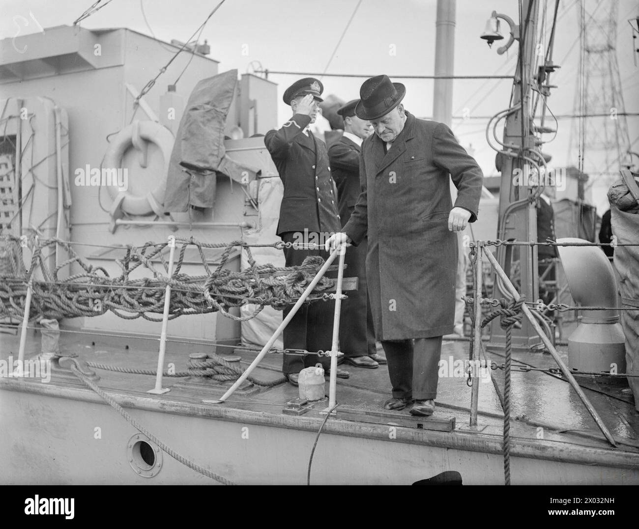 new-zealand-high-commissioner-inspects-naval-personnel-2-3-and-6-june