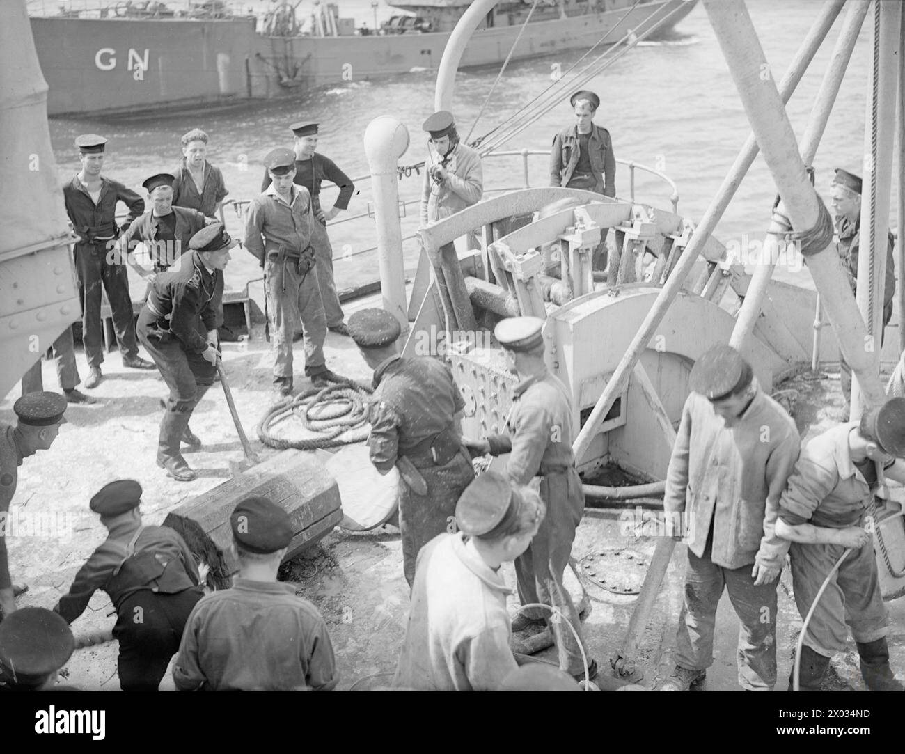 Laying the 17th pluto 24 may 1945 on board the cable laying ship