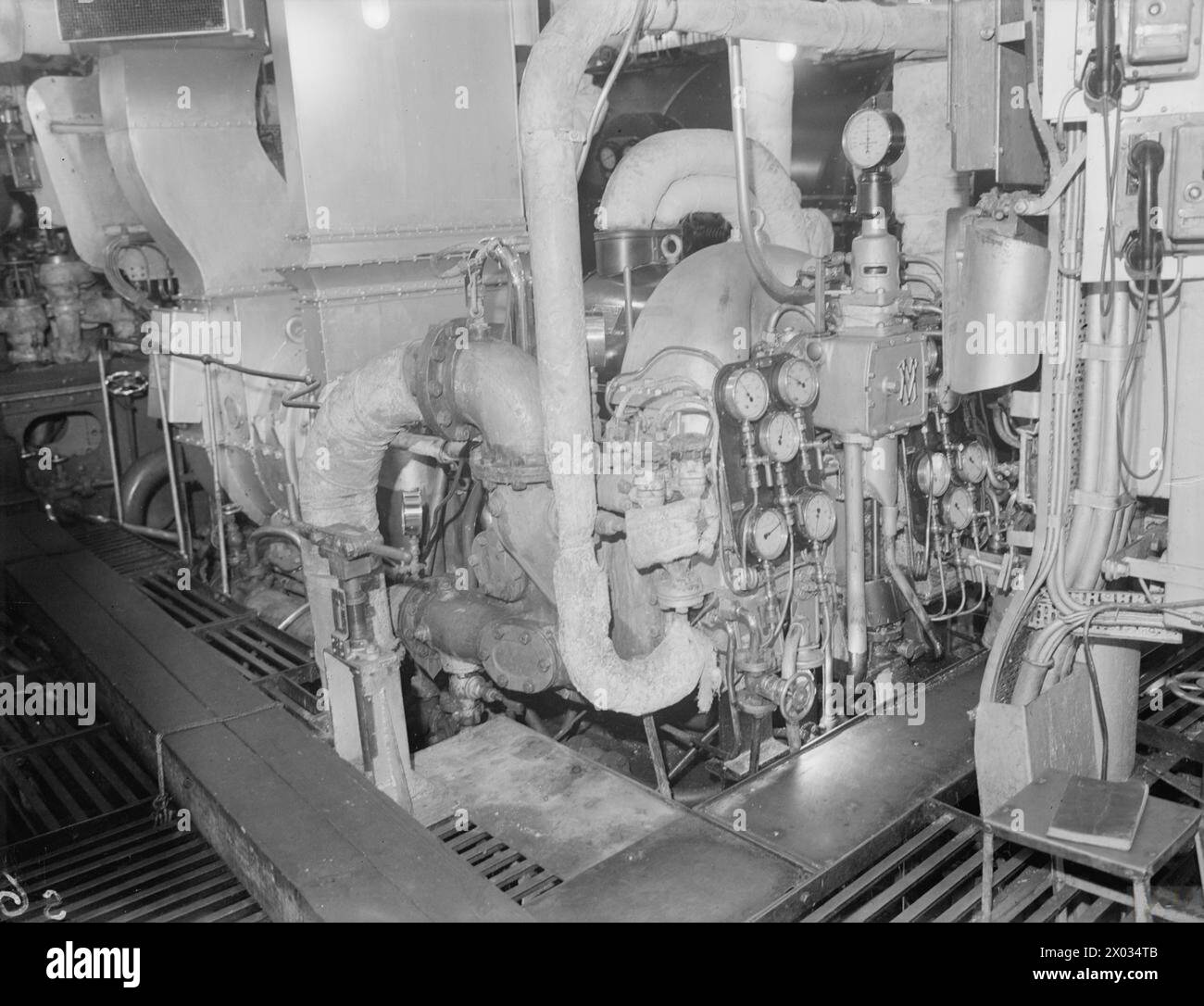 engineering-control-room-in-hms-hi-res-stock-photography-and-images-alamy