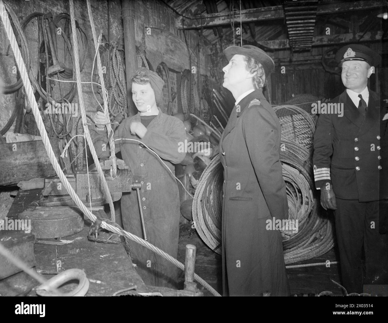 THE DUCHESS OF KENT WITH WRENS IN SCOTLAND. 21 OCTOBER, AT ROSYTH AND