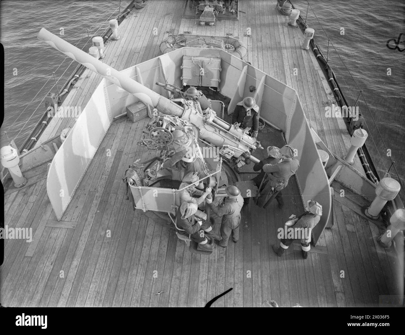4 inch gun navy hi-res stock photography and images - Alamy