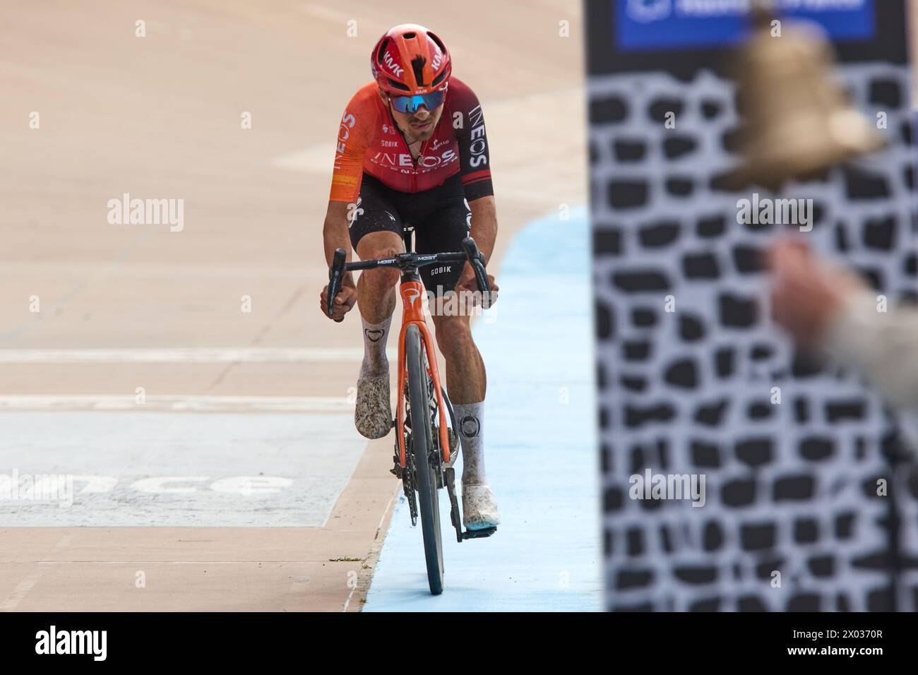 Paris Roubaix 2025 Mathieu van der Poel secures second consecutive