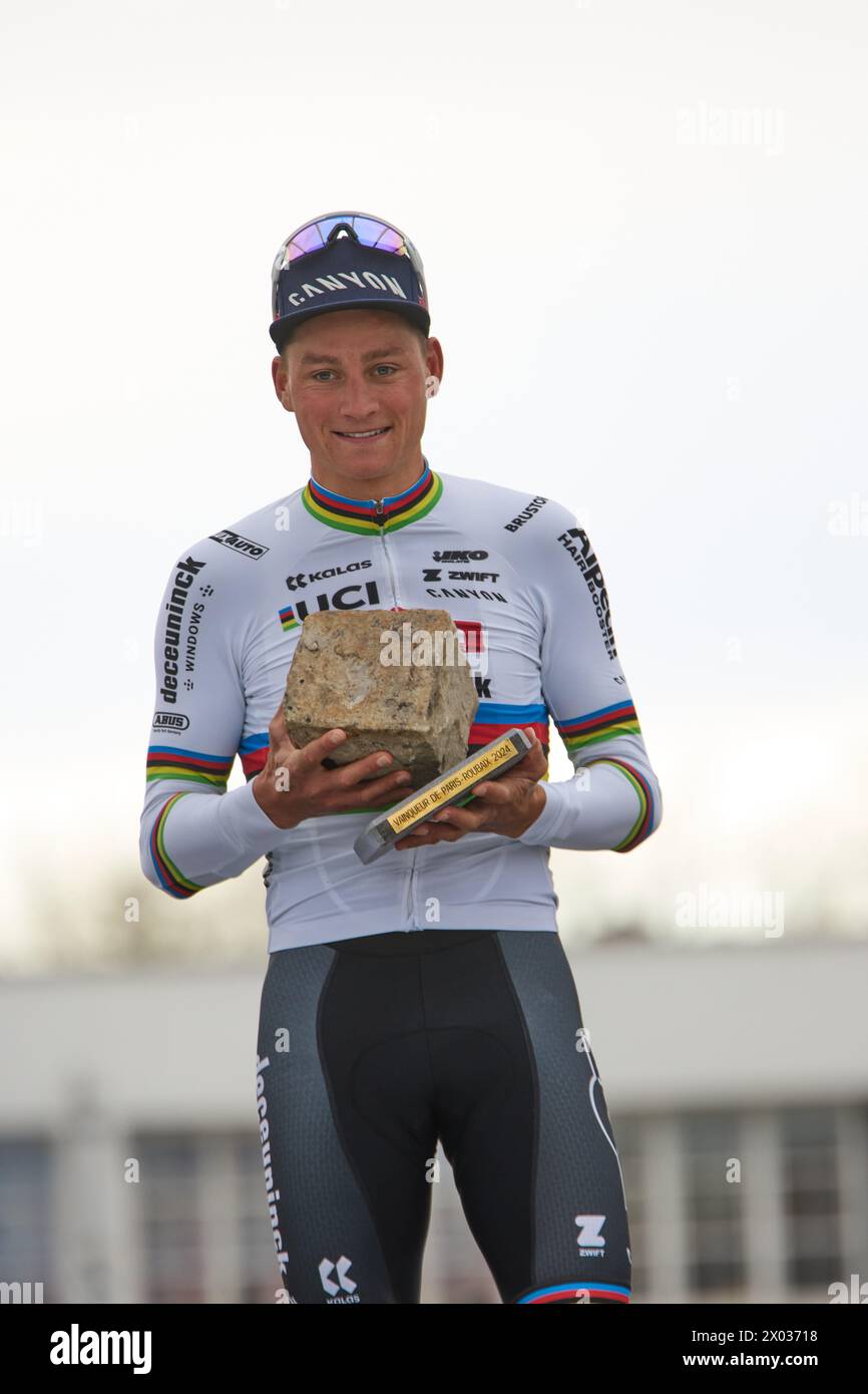 Paris Roubaix 2024 Mathieu van der Poel secures second consecutive