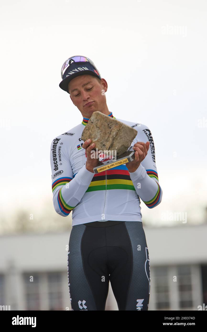 Paris Roubaix 2024 Mathieu van der Poel secures second consecutive