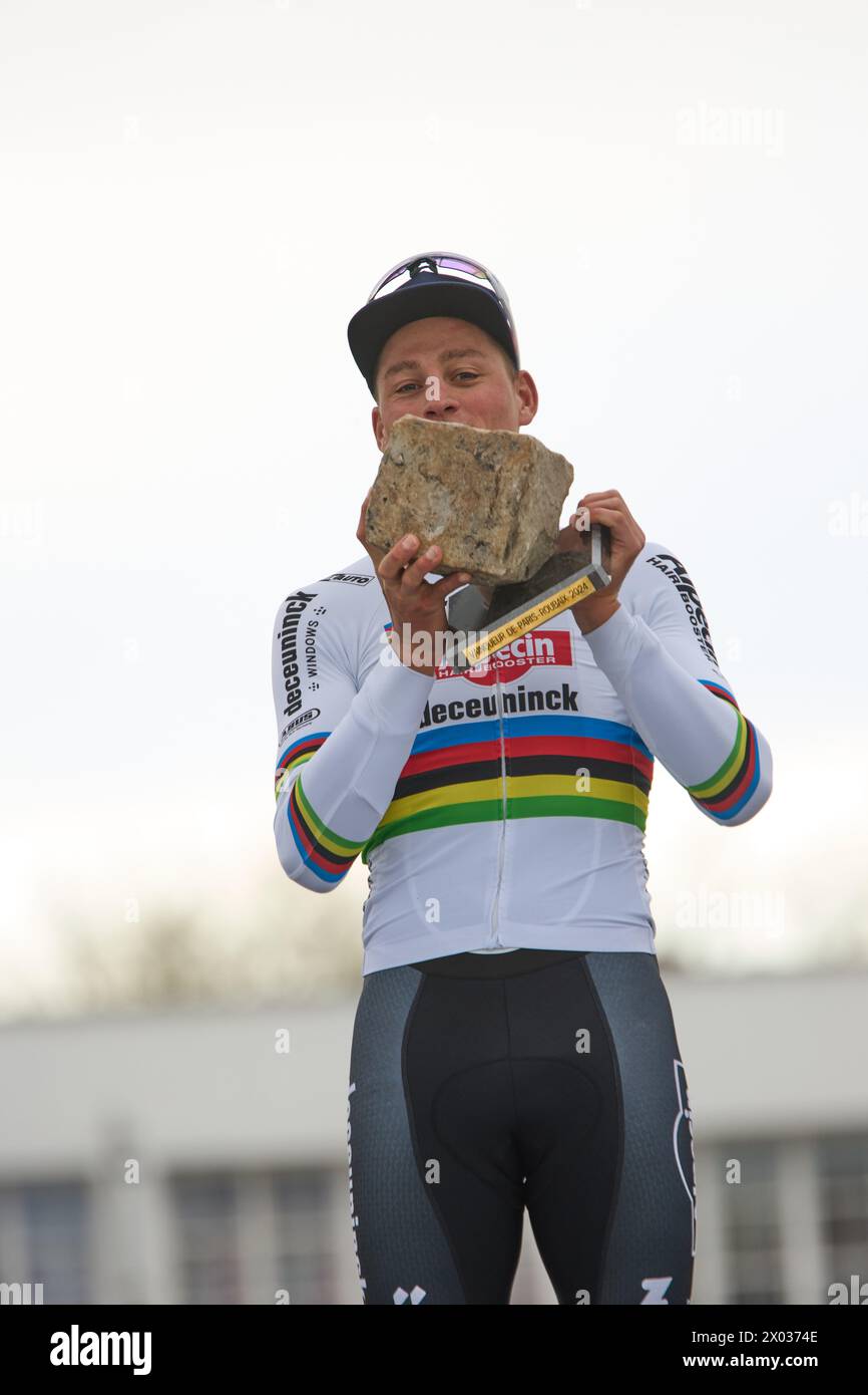 Paris Roubaix 2024 Mathieu van der Poel secures second consecutive