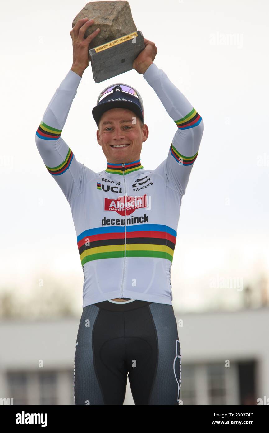 Paris Roubaix 2024 Mathieu van der Poel secures second consecutive