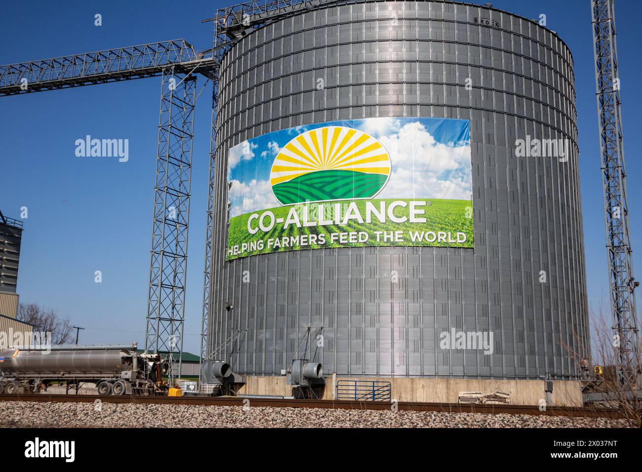 CoAlliance Reynolds Feed Mill silo in Reynolds, IN USA Stock Photo Alamy