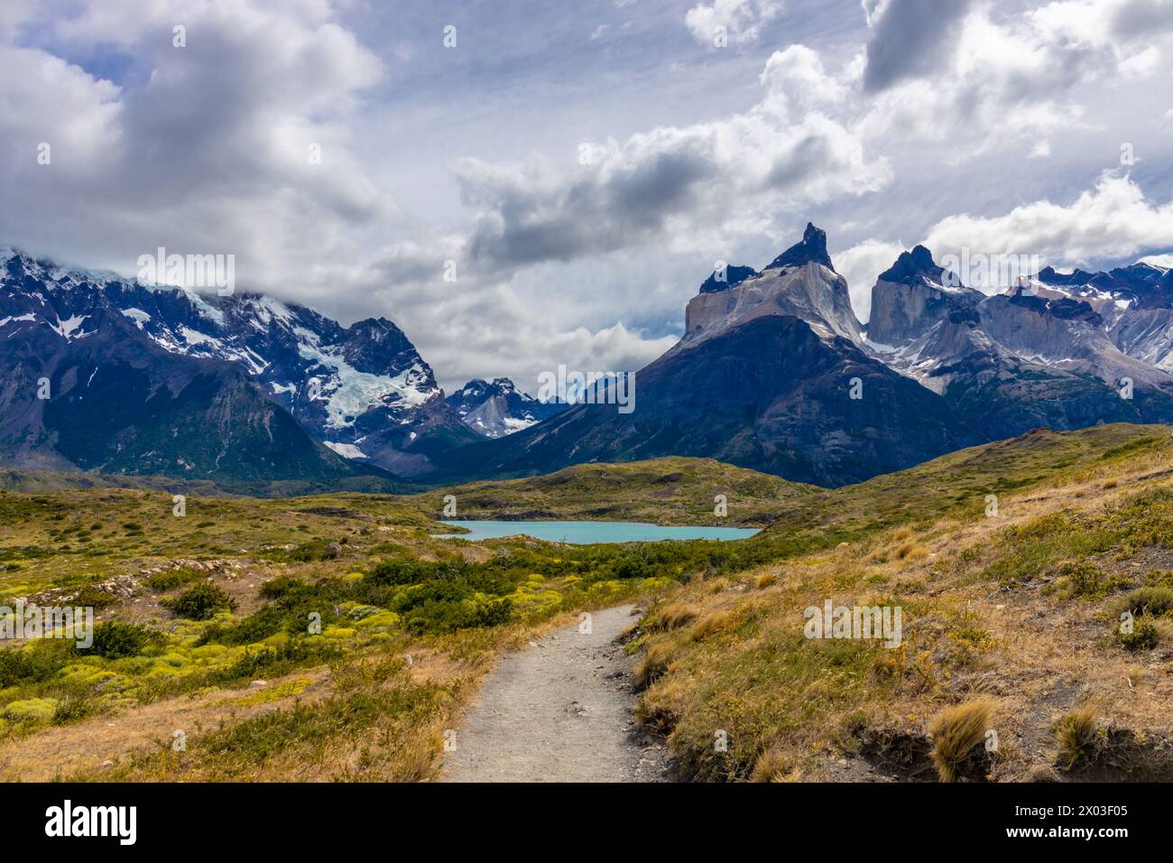 Torres del Paine Cordillera massiv in Patagonia, Chile. Andes mountains ...