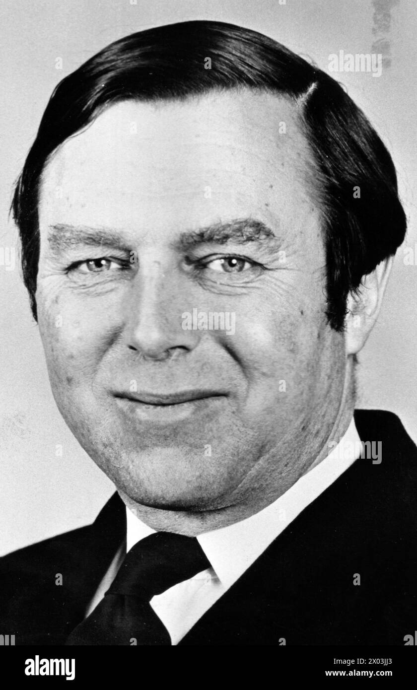 VICE ADMIRAL JOHN KERR.1989 PIC MIKE WALKER 1989 Stock Photo - Alamy