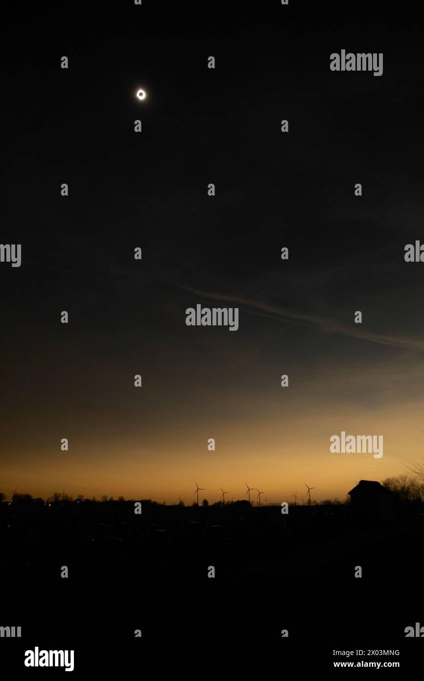 Van Wert, Ohio, USA. 8th Apr, 2024. A total solar eclipse, seen from rural northwestern Ohio. As darkness fell, the red warning lights atop wind turbines lighted up, along with a few nearby street lights. Credit: Jim West/Alamy Live News Stock Photo