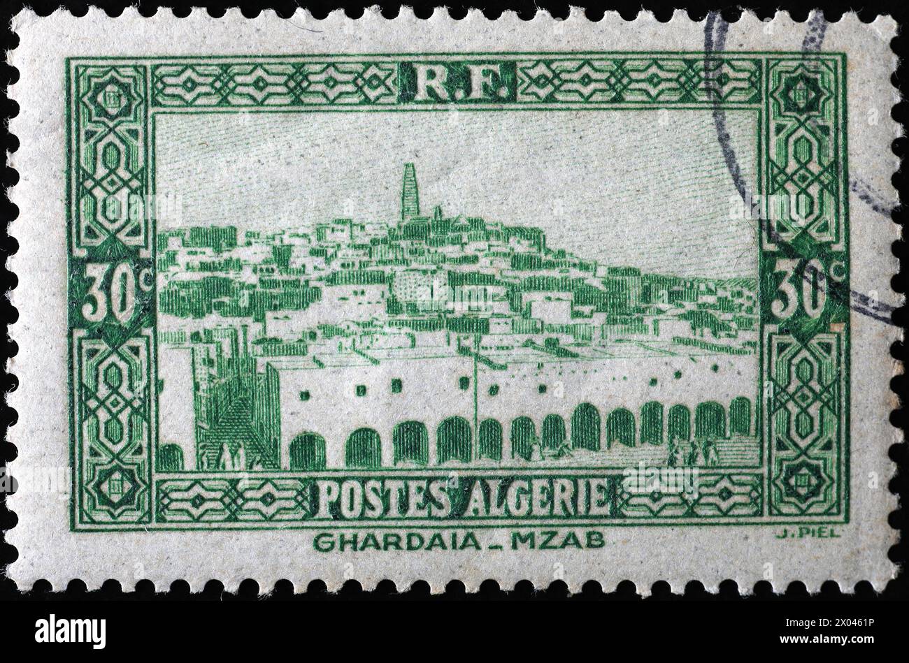 Algerian postage stamp algeria hi-res stock photography and images - Alamy