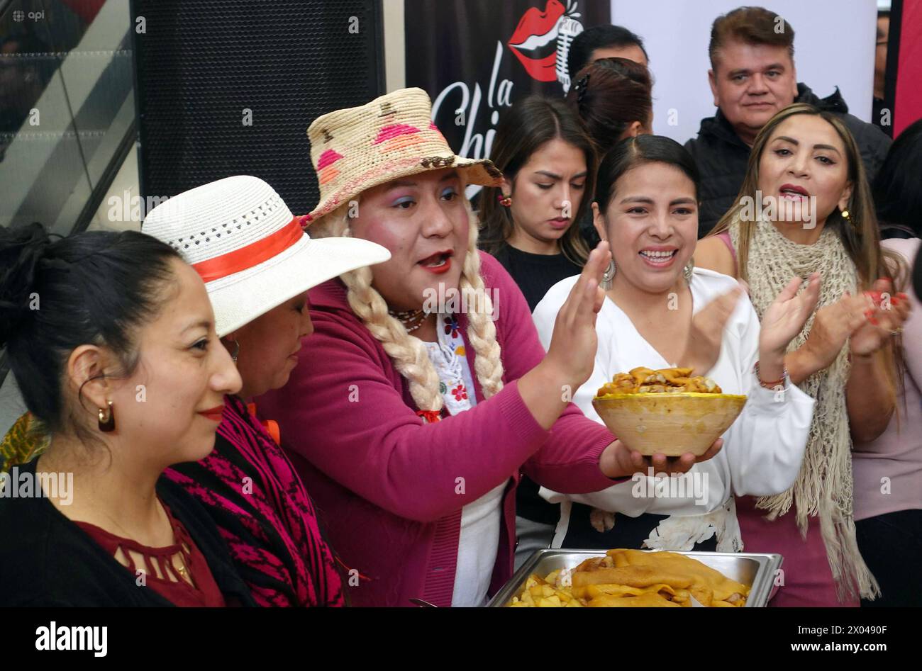 CUENCA-FESTIVAL-PAPAS CON CUERO Cuenca,Ecuador 9 de abril de 2024 La Ruta de las Papas con Cuero llamadas las papas locas se realizara por primera vez en todos los mercados de Cuenca, esta actividad que se enmarca en la agenda de festividades por los 467 anos de Fundacion de Santa Ana de los Rios de Cuenca, tendra lugar el sabado 13 de abril a partir de las 10:00. A travÃ s de la certificacion de Capital Culinaria se busca articular diversas actividades que dinamicen y potencien a Cuenca como destino gastronomico. foto Boris Romoleroux/API. SOI-CUENCA-FESTIVAL-PAPASCONCUERO-dc403914936a6ecfc87 Stock Photo