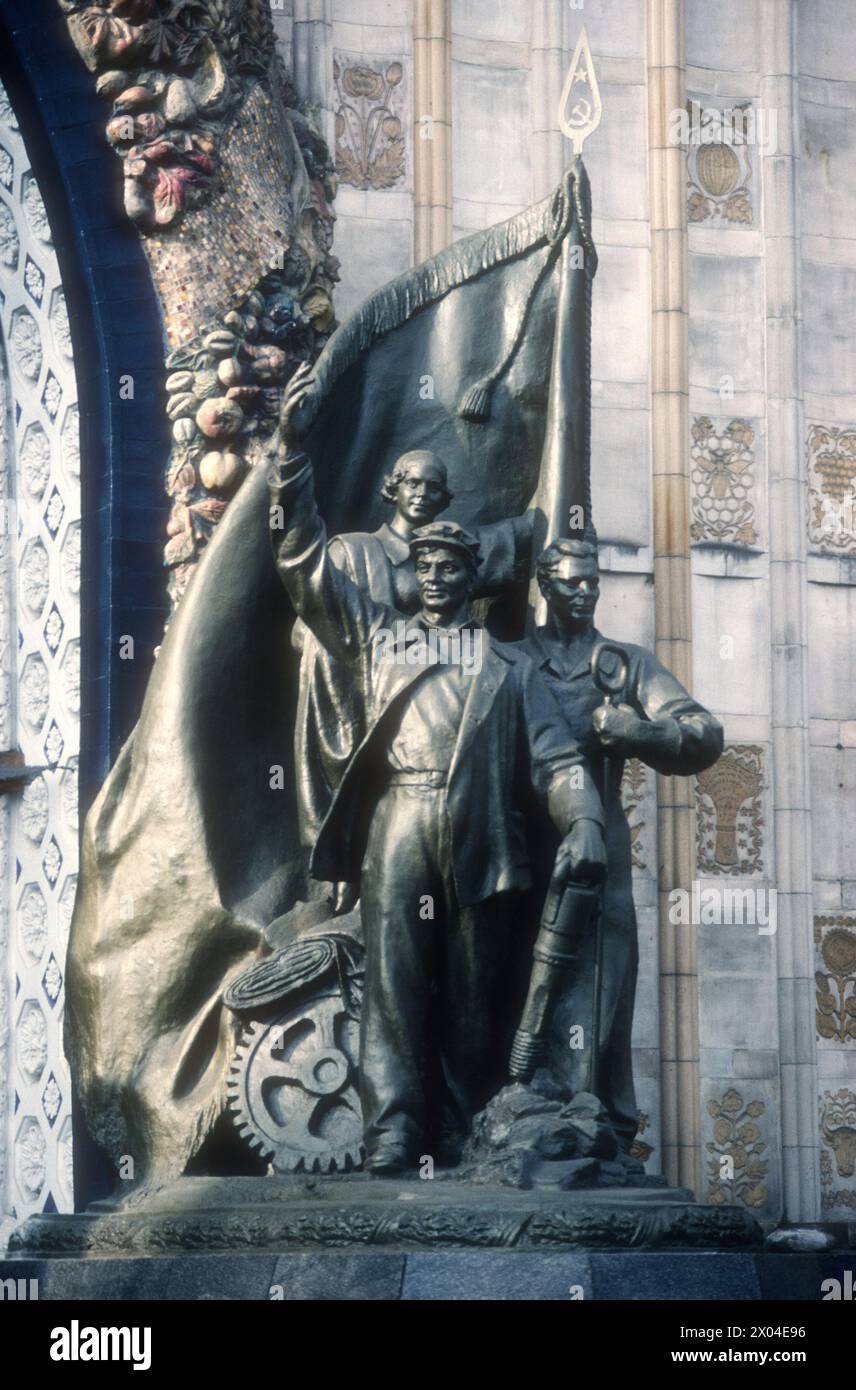 1980s archive photograph of the sculptural group Stakhanovites of Industry on the former Ukrainian SSR pavilion at the Exhibition of Achievements of National Economy, VDNKh, in Moscow. Before restoration. Stock Photo