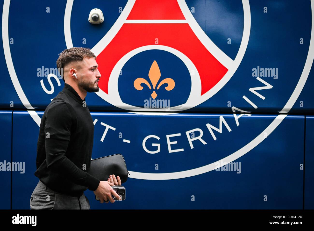 Paris, France. 06th Apr, 2024. PARIS, FRANCE - APRIL 6: Arnau Tenas of Paris Saint-Germain prior to the Ligue 1 Uber Eats match between Paris Saint-Germain and Clermont Foot 63 at Parc des Princes on April 6, 2024 in Paris, France. (Photo by Matthieu Mirville/BSR Agency) Credit: BSR Agency/Alamy Live News Stock Photo